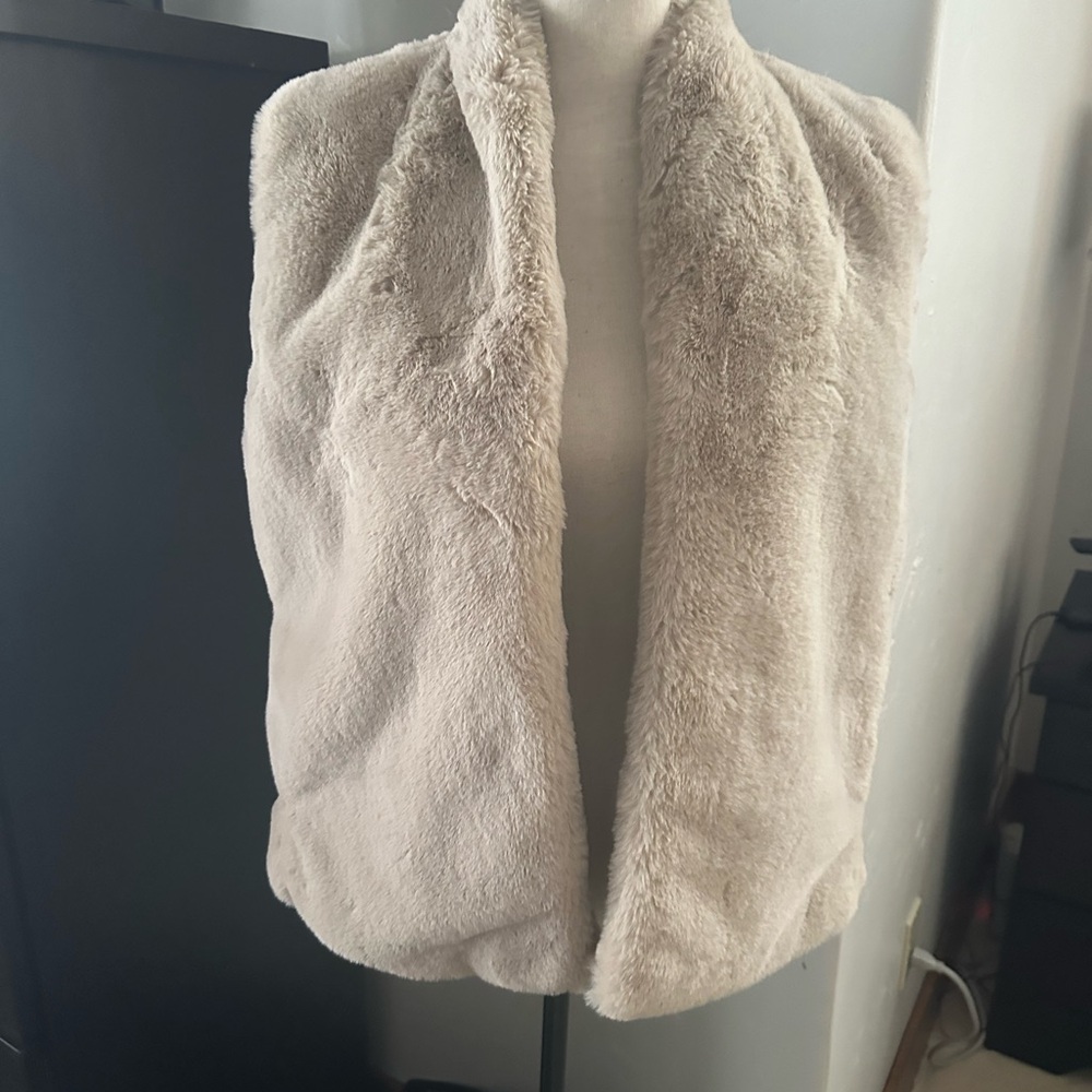 Velvet by Graham & Spencer Cream Faux Fur Vest